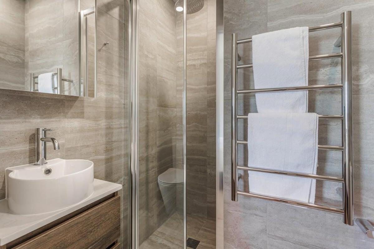 Ferienwohnung Fresh & Sleek Grey Lynn Unit With Private Patio Auckland Exterior foto
